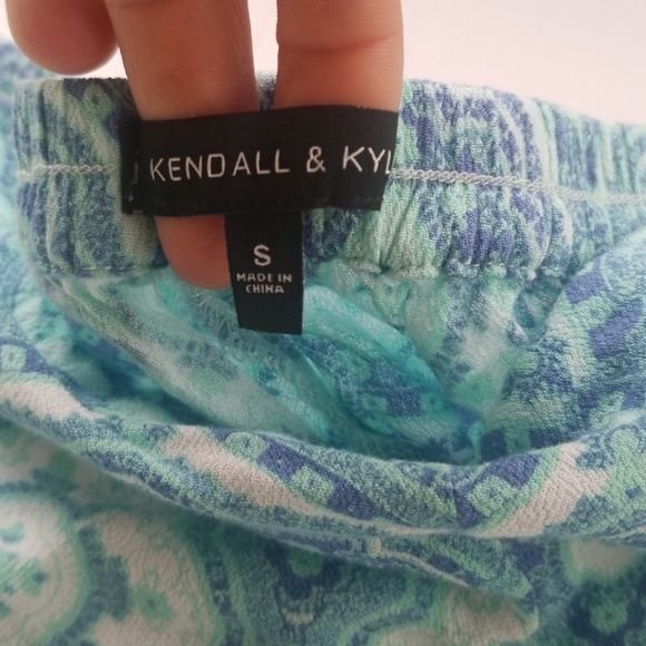 Kendall & Kylie Tropical Short size small - Picture 2 of 7